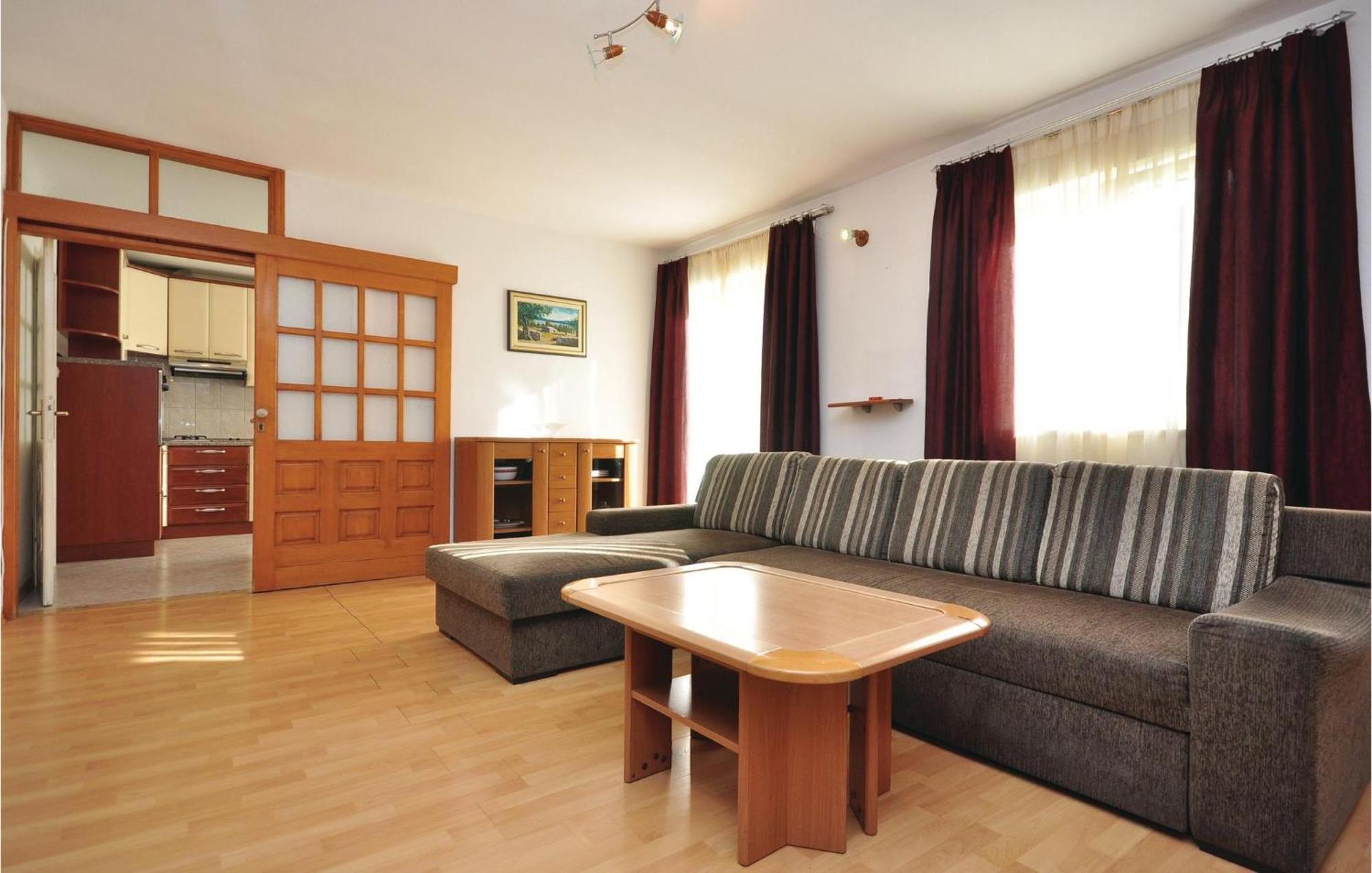 3 Bedroom Awesome Apartment In Pucisca Exterior photo
