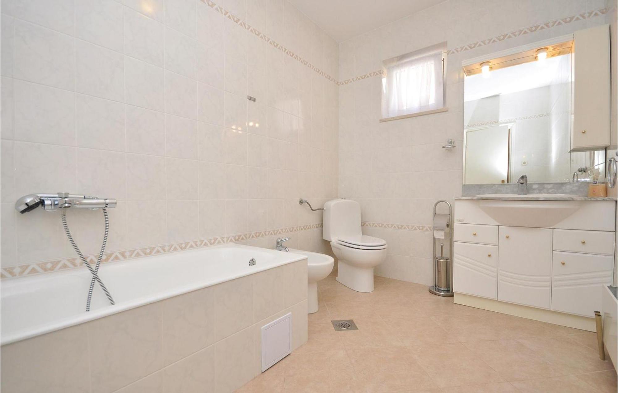 3 Bedroom Awesome Apartment In Pucisca Exterior photo