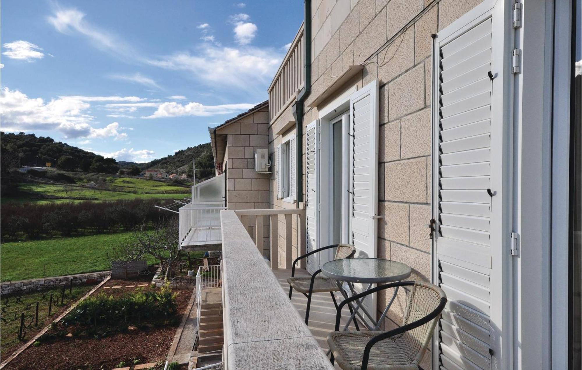 3 Bedroom Awesome Apartment In Pucisca Exterior photo